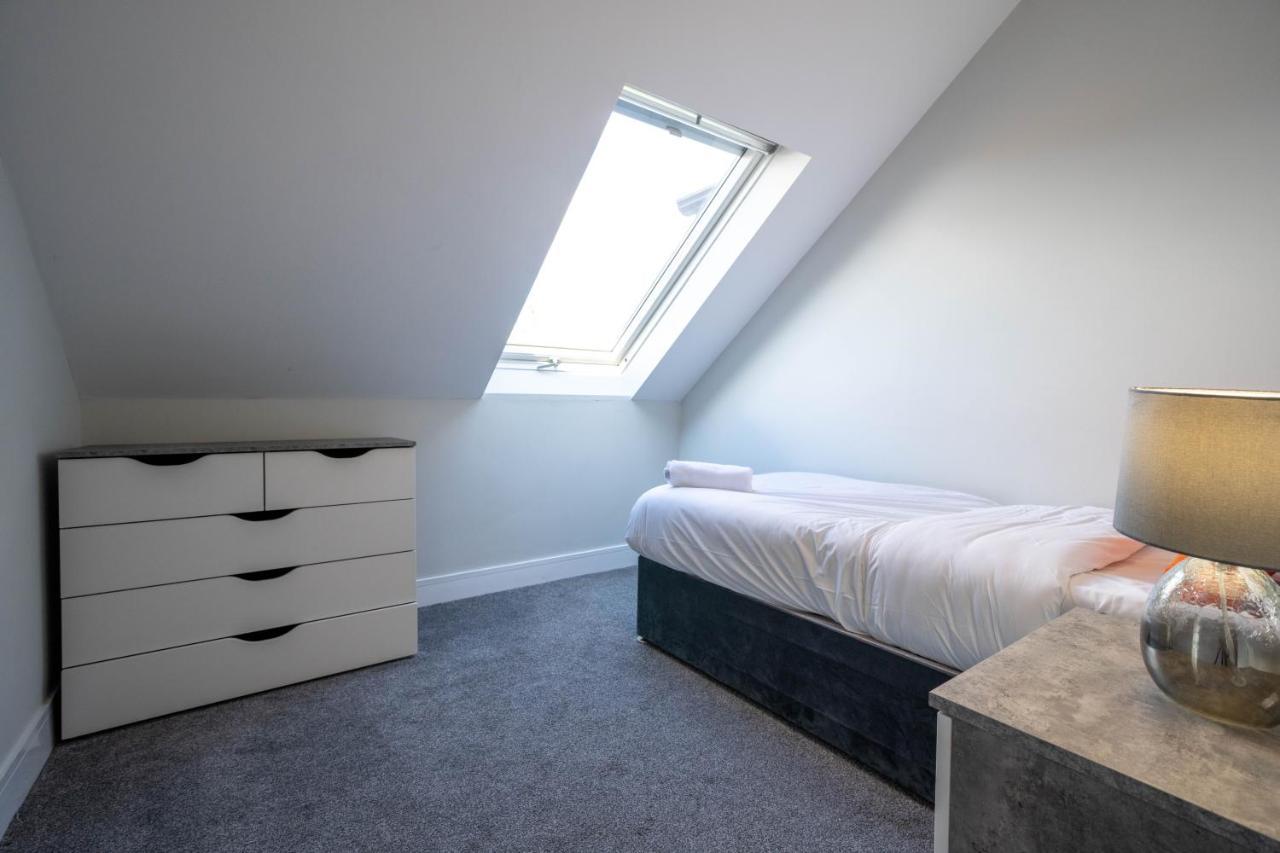 Three Bed Apartment Sleeps 5 In Botanic Белфаст Экстерьер фото